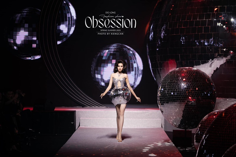 Sau khi hết nhiệm kỳ, Đỗ Thị Hà vẫn đắt show làm người mẫu, dự sự kiện. Ảnh: FBNV.