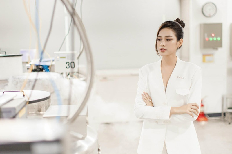 Với định hướng trở thành doanh nhân, Hoa hậu Đỗ Thị Hà xây dựng hình ảnh trưởng thành, sang trọng. Ảnh: FBNV.