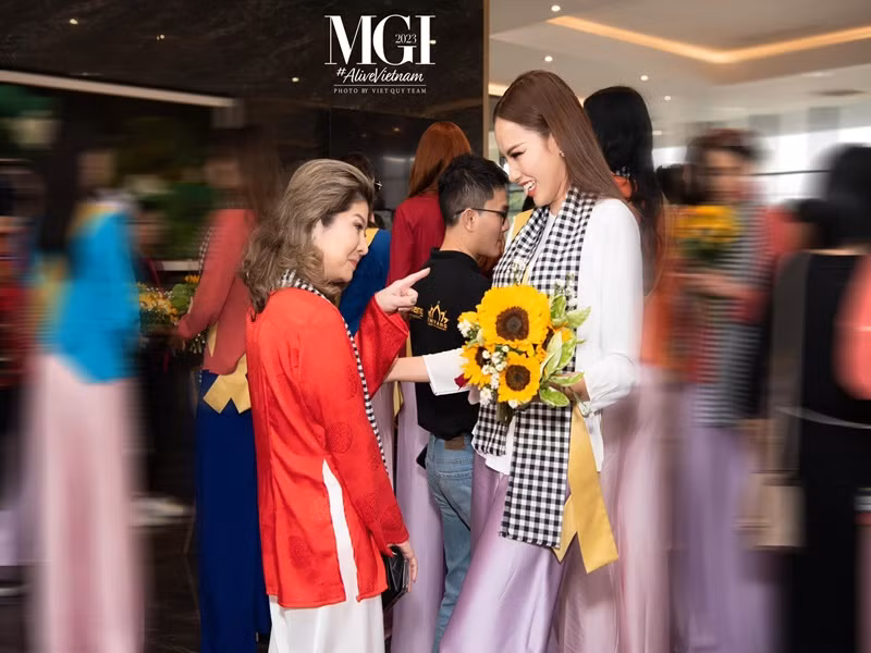 Đại diện Việt Nam cũng được bà Teresa Chaivisut - Phó chủ tịch Miss Grand International quý mến. Ảnh: Miss Grand Vietnam.