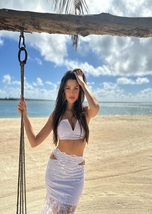 Isabella Menin chuộng mặc gợi cảm ở đời thường. Ảnh: FBNV.