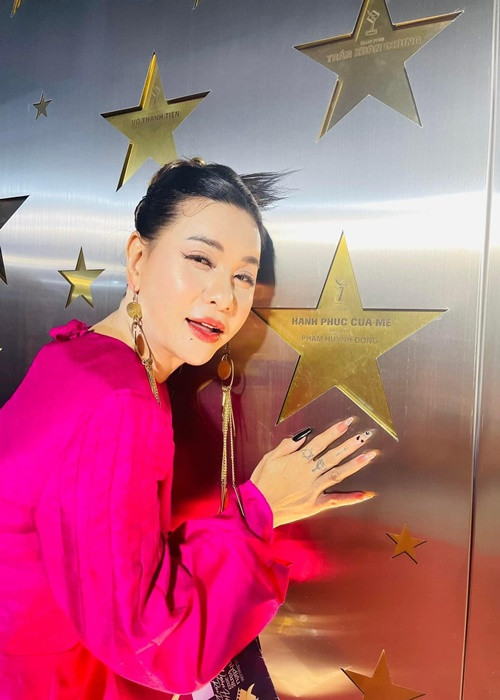 Cát Phượng kết hôn với Thái Hòa nhưng sớm chia tay dù có một cậu con trai chung. Sau đó, cô gắn bó với Kiều Minh Tuấn. Cuộc tình “chị em” chênh nhau 18 tuổi kết thúc sau 12 năm. Hiện tại, Cát Phượng yêu xa một Việt kiều. Ảnh: FBNV.