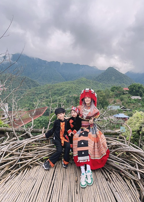 Hai con trai của vợ chồng Kỳ Hân càng lớn càng kháu khỉnh. Ảnh: FBNV.