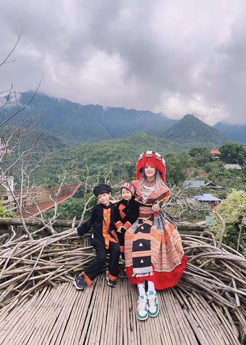 Hai con trai của vợ chồng Kỳ Hân càng lớn càng kháu khỉnh. Ảnh: FBNV.