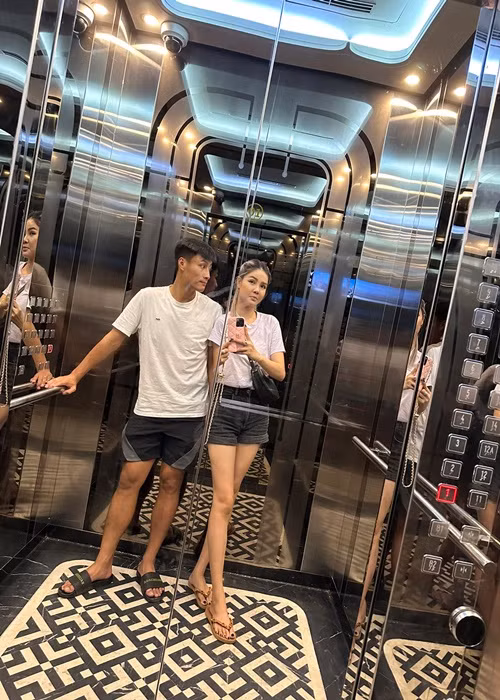 Kỳ Hân cảm thấy chọn lựa Mạc Hồng Quân là đúng đắn. “Khi miệng đời cố ý chia rẽ thì các cặp đôi lại càng quấn chặt lấy nhau hơn, đã thương nhau rồi thì hãy cố gắng hết lòng để đến được với nhau”, cô bày tỏ. Ảnh: FBNV.