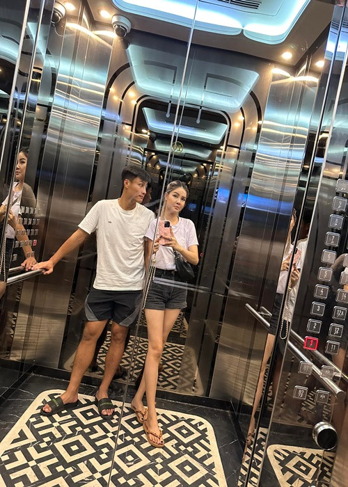 Kỳ Hân cảm thấy chọn lựa Mạc Hồng Quân là đúng đắn. “Khi miệng đời cố ý chia rẽ thì các cặp đôi lại càng quấn chặt lấy nhau hơn, đã thương nhau rồi thì hãy cố gắng hết lòng để đến được với nhau”, cô bày tỏ. Ảnh: FBNV.