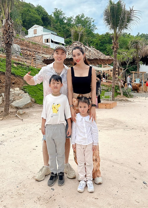 Cuối năm 2018, Ưng Hoàng Phúc - Kim Cương tổ chức đám cưới hoành tráng. Cặp đôi có hai con chung: Nguyễn Quốc Minh sinh năm 2016 và Nguyễn Ngọc Minh Hà sinh năm 2019. Ảnh: FBNV.