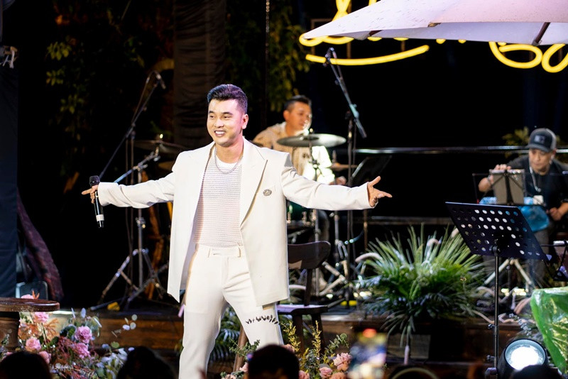 Cát-sê của Ưng Hoàng Phúc thời nổi tiếng thuộc top 1 Việt Nam. Ảnh: FBNV.