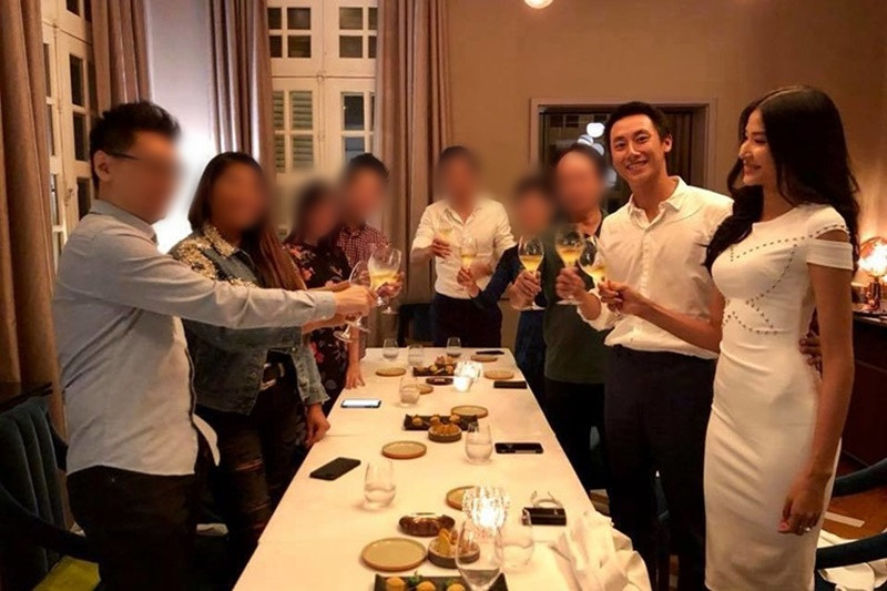 Năm 2018, Hoàng Thùy được Rocker Nguyễn mời đến dự tiệc sinh nhật của anh cùng gia đình. Ảnh: Yan.