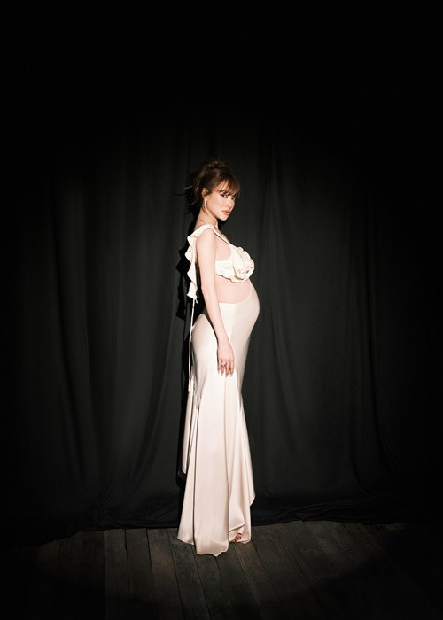 Nhã Phương không chọn background chụp ảnh cầu kỳ.