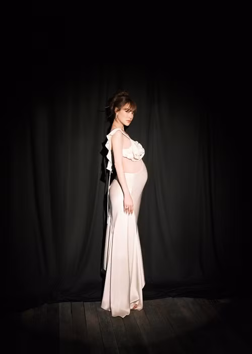 Nhã Phương không chọn background chụp ảnh cầu kỳ.