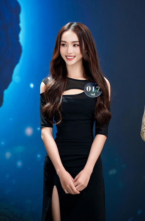 Yến Nhi được chủ tịch Miss Earth Vietnam - diễn viên Trương Ngọc Ánh khen có thần thái cuốn hút.