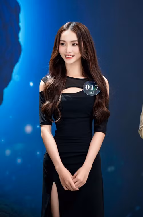 Yến Nhi được chủ tịch Miss Earth Vietnam - diễn viên Trương Ngọc Ánh khen có thần thái cuốn hút.