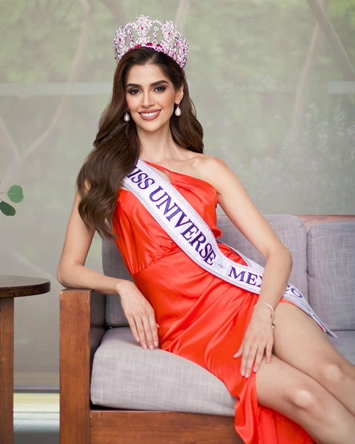 Dàn đối thủ của Bùi Quỳnh Hoa còn gồm đại diện Mexico - Melissa Flores. Người đẹp năm nay 25 tuổi, có bằng tâm lý học. Ảnh: Instagram.