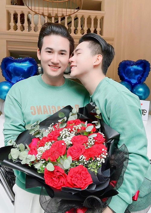 Hà Trí Quang và Thanh Đoàn có nhiều khoảnh khắc tình tứ bên nhau. Ảnh: FBNV.