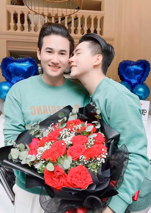 Hà Trí Quang và Thanh Đoàn có nhiều khoảnh khắc tình tứ bên nhau. Ảnh: FBNV.