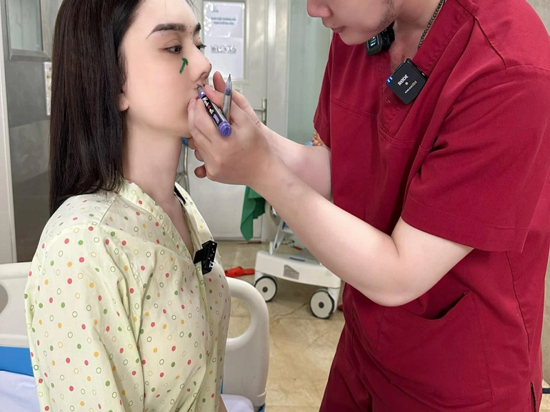 Lâm Khánh Chi "dao kéo" không ít lần. Hồi tháng 8, cô chỉnh sửa mũi. Ảnh: Dân Trí.