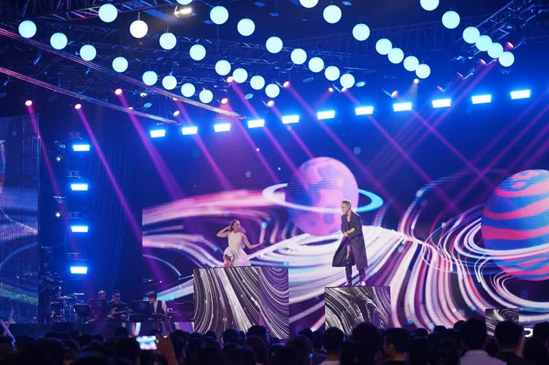 Theo Phụ Nữ Mới, Hà An Huy có bà ngoại là NSƯT Thúy Mơ - nguyên Phó Giám đốc Nhà hát Chèo Hải Dương, mẹ là NSƯT Minh Phương.