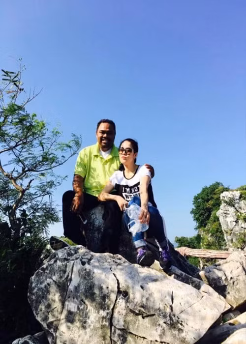 Theo chồng Thu Phương, nếu cả hai kết hôn 10 năm trước, có thể sẽ chủ quan và sẽ không cần phấn đấu để làm tốt bản thân hơn trong mắt của nhau vì còn quá nhiều hoài bão, đam mê và chưa chấp nhận buông bỏ. Ảnh: Saostar.