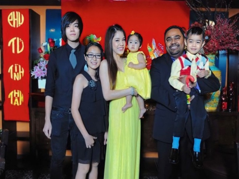 Trong cuộc phỏng vấn với Saostar, Dũng Taylor cho biết, đảm nhiệm việc làm bố, anh còn là người bạn thân thiết của Duy Hải và Thanh Thảo. Ảnh: Người Đưa Tin.