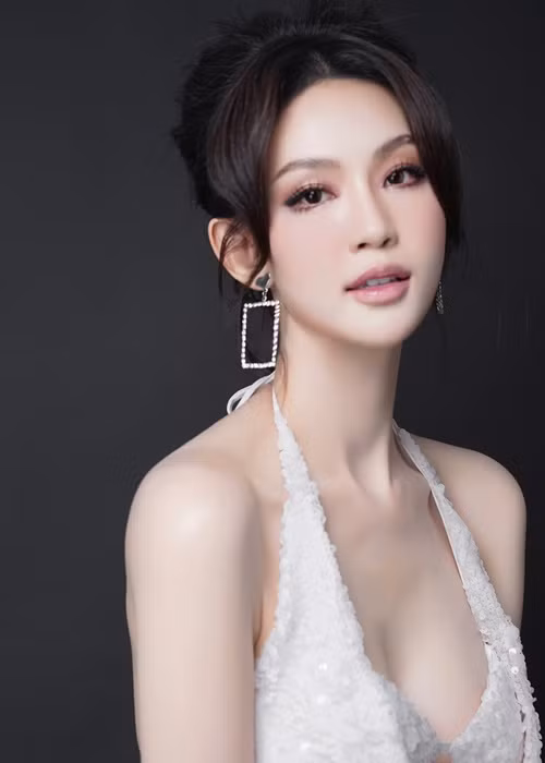 Cô tập trung học tập để lấy bằng cử nhân tại Đại học Kinh tế - Luật TP. HCM. Ảnh: FBNV.