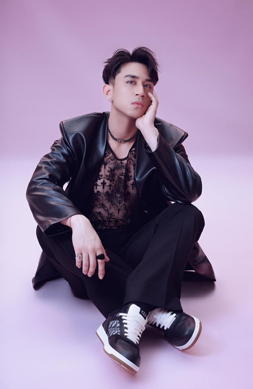 Theo Người Lao Động, Dương Edward tốt nghiệp cử nhân chuyên ngành Creative Musicianship liên quan đến sáng tác âm nhạc tại Viện Biểu diễn âm nhạc Đương đại ICMP (The Institute of Contemporary Music Performance) London. Ảnh: FBNV.