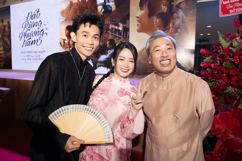 Một số cư dân mạng cho rằng Hồng Thanh khen quá lố bộ phim Đất rừng phương Nam. Hiện tại, trên trang cá nhân của nam diễn viên, không ít người để lại bình luận đánh giá phim không hay và yêu cầu Hồng Thanh thực hiện lời hứa. Ảnh: FBNV.