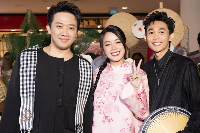 Gần đây, Hồng Thanh cùng bạn gái DJ Mie đến ủng hộ phim Đất rừng phương Nam ra rạp. Ảnh: FBNV.