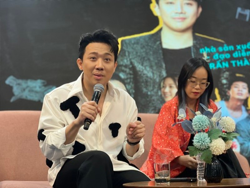 Dù thành công về doanh thu, Nhà bà Nữ vấp phải ý kiến trái chiều. Trấn Thành chia sẻ trên Sài Gòn Giải Phóng Online, thành công của bộ phim bị một số người cho là độc hại. Tuy nhiên, Trấn Thành vẫn đón nhận một cách sòng phẳng. “Nếu tôi hiểu thị hiếu khán giả, tôi đã không bị chửi nhiều như vậy”, nam MC bày tỏ. Ảnh: Sài Gòn Giải Phóng Online.