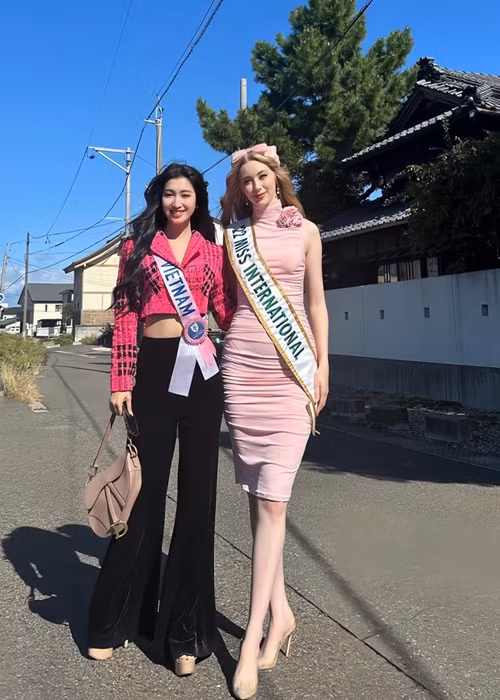 Phuong Nhi dep ngot ngao do sac duong kim Hoa hau Quoc te