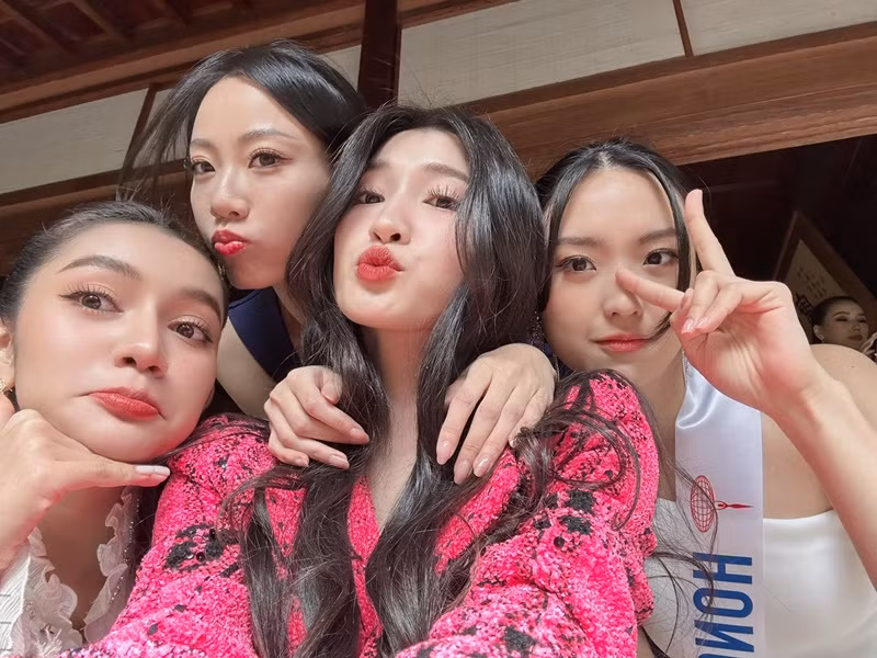 Người đẹp xin được rút kinh nghiệm trong việc diễn đạt lời ăn tiếng nói và nhất là kỹ càng khi sử dụng ngôn ngữ tiếng Anh. Ảnh: FBNV.