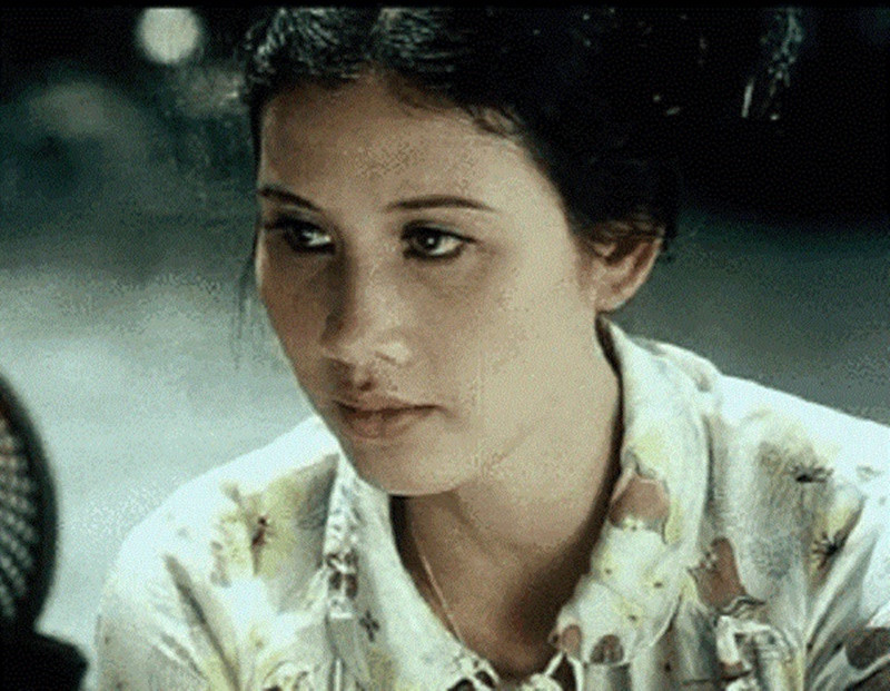 Nghệ sĩ Thúy An vào vai cô bán cháo vịt Ngọc Lan trong phim Biệt động Sài Gòn. Bà từng đóng các phim như: Cánh đồng hoang, Mùa nước nổi, Mùa gió chướng, Vùng gió xoáy, Ván bài lật ngửa. Sau khi chồng bà - đạo diễn Hồng Sến qua đời, nữ nghệ sĩ không đóng phim nữa mà chuyển sang kinh doanh. Sau này, bà định cư tại Đức. Ảnh: Gia Đình Và Xã Hội.