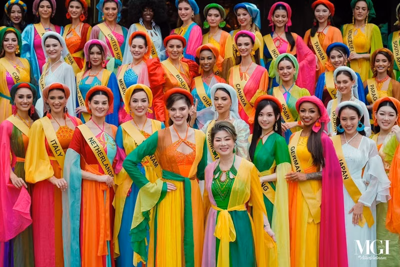 Một thí sinh khen ngợi Lê Hoàng Phương là một cô gái ngọt ngào, luôn hỏi mọi người ổn không. Ảnh: Miss Grand Vietnam.