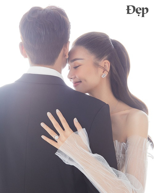 Loạt khoảnh khắc ngọt ngào của Thanh Hằng - Trần Nhật Minh được đăng tải trên tạp chí Đẹp. Ảnh: Đẹp.