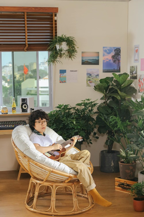 Tiên Tiên tên thật là Huỳnh Nữ Thủy Tiên, sinh năm 1991. Cô vừa ca hát vừa sáng tác. Các bài hát được yêu thích của Thủy Tiên gồm: Say you do, Chưa bao giờ, Giữ em đi, Gọi mưa, My everything, Vì tôi còn sống. Ảnh: FBNV.