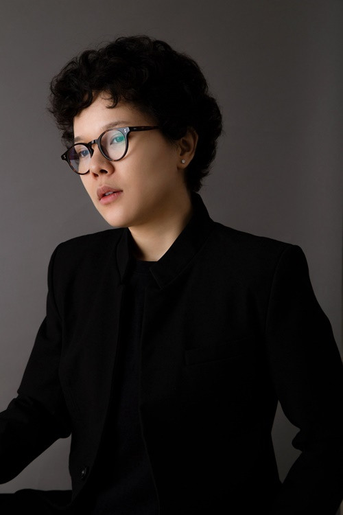 Tiên Tiên còn có khả năng chơi nhiều nhạc cụ khác nhau. Ảnh: FBNV.