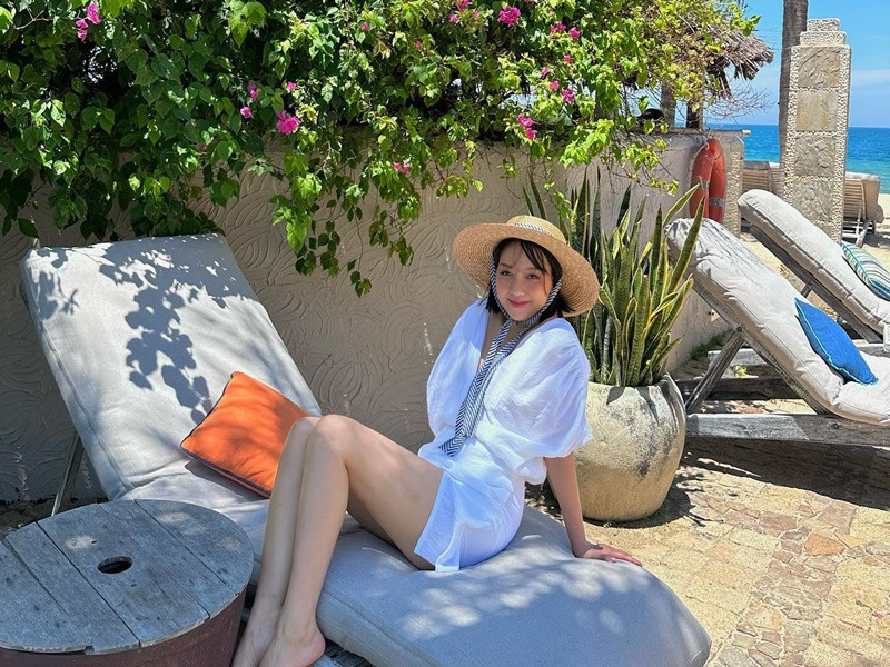 Nữ diễn viên thường xuyên đi nghỉ dưỡng để lấy lại tinh thần sau thời gian vất vả làm việc.