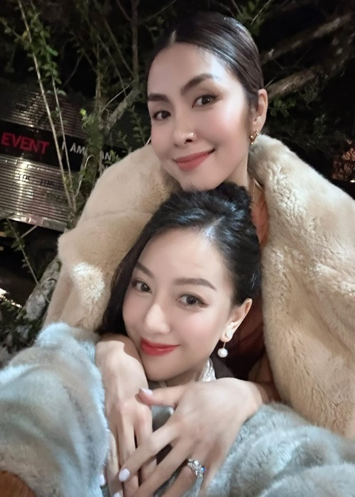 Gần đây, Băng Di chia sẻ Tăng Thanh Hà tưởng rằng cô đóng Út Trong trong bộ phim Đất rừng phương Nam. "Mặt em đâu có trong đâu mà được Út Trong ạ", Băng Di đáp lại đàn chị.