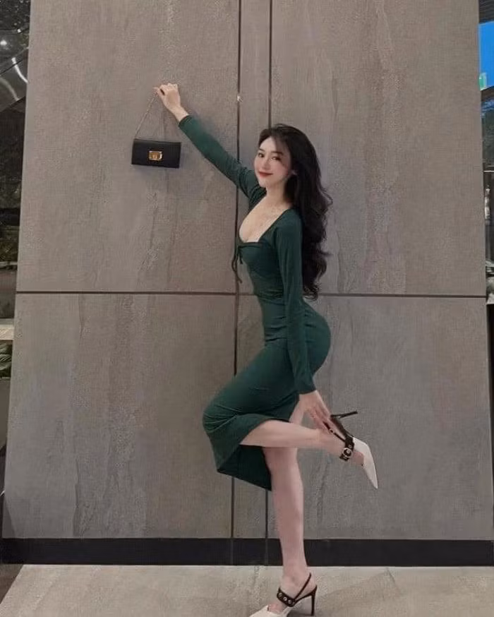 Thúy Huyền hiện còn đang là giảng viên thỉnh giảng tại trường Đại học Ngoại thương TP.HCM.