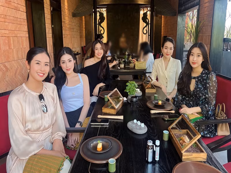 Hồi cuối tháng 8, Mỹ Linh lần đầu lộ diện sau hai tháng sinh nở. Ảnh: FBNV.