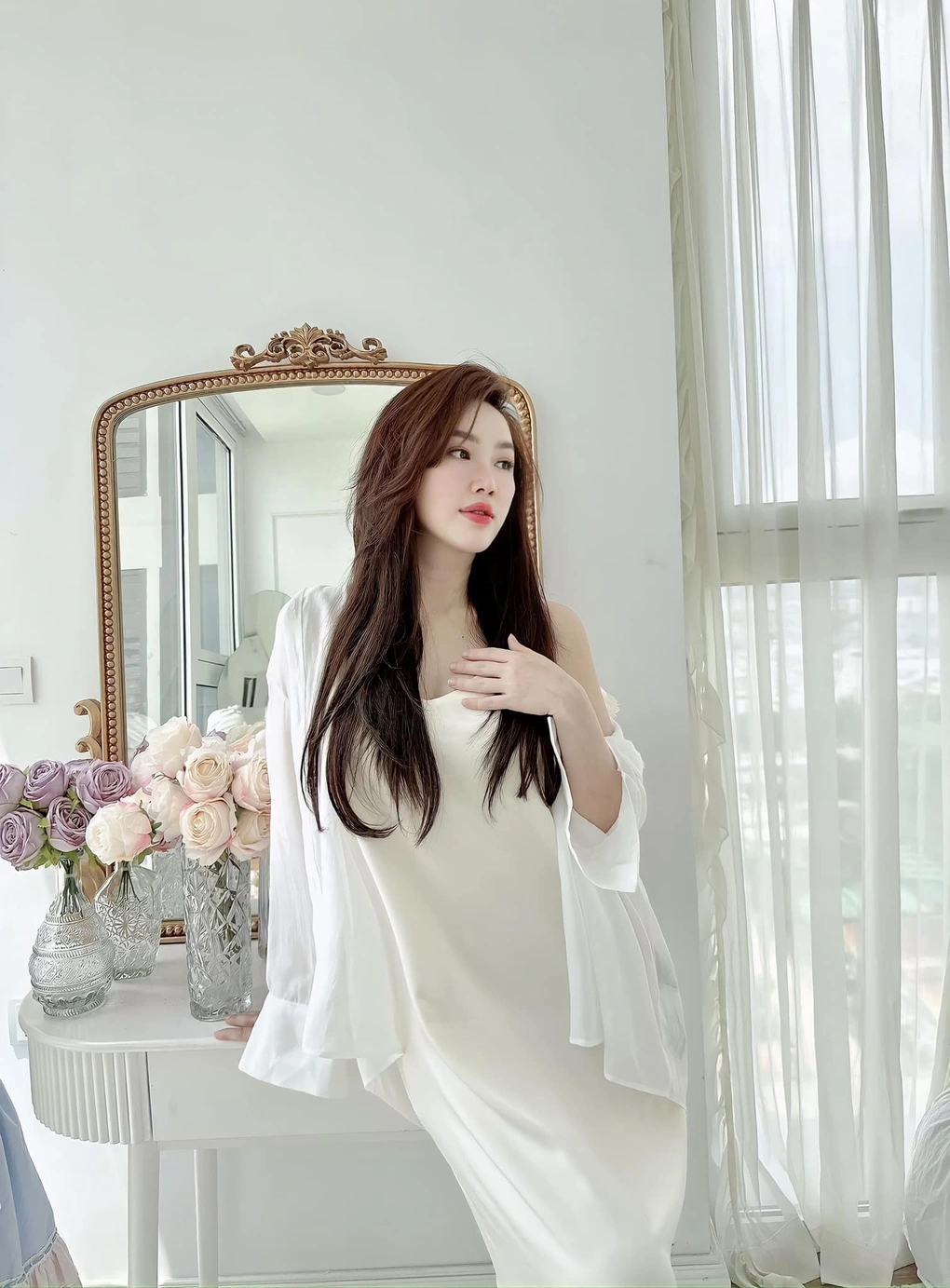 Nữ ca sĩ từng chia sẻ: "Việc lấy chồng giàu, tôi không nghĩ đó là do may mắn. Khi còn độc thân, tôi đã cố gắng làm việc không ngừng. Với tôi, hôn nhân là kết quả của một tình yêu đủ chín muồi, sự hòa hợp về tính cách, giá trị sống".