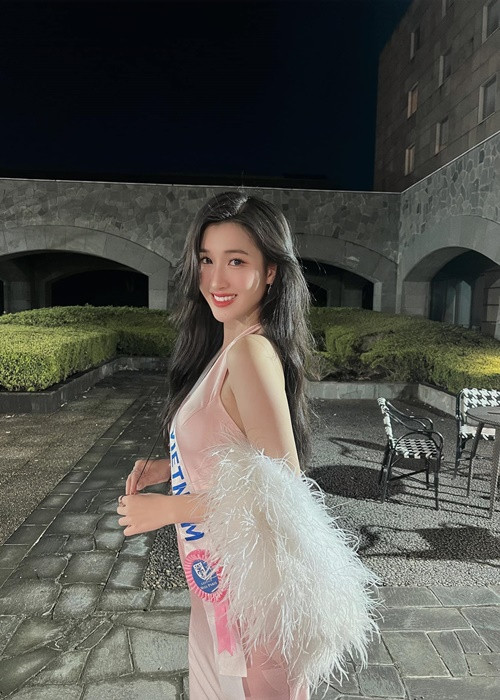 Theo Dân Trí, giám đốc truyền thông của Hoa hậu Quốc tế - ông Stephen Diaz chia sẻ, trong chung kết cuộc thi năm nay, thí sinh sẽ không được trình bày bài thuyết trình được chuẩn bị trước mà sẽ tham gia phần thi hỏi ngắn đáp nhanh. Ảnh: FBNV.