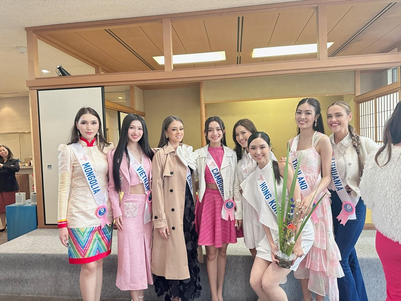 Đại diện Moldova khen Phương Nhi có vóc dáng thật đẹp, đôi chân nuột nà cũng như rất cởi mở, tốt bụng và thân thiện. Ảnh: Miss International.