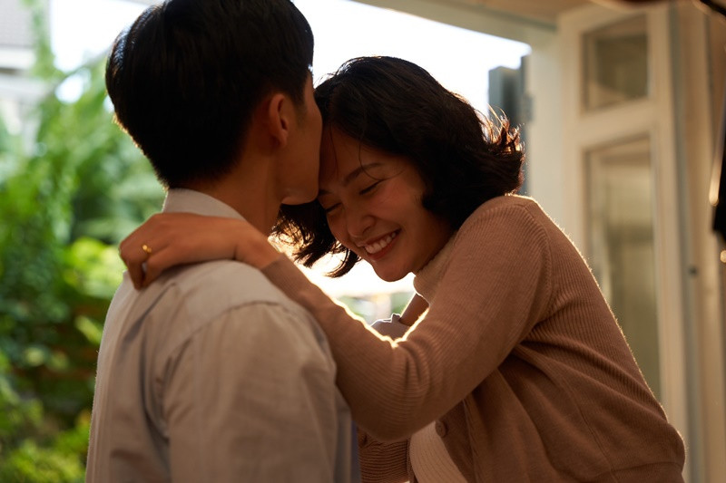 Vì bước qua một cuộc tình tan vỡ, khi diễn những cảnh tình cảm với Thừa Tuấn Anh, Nông Thúy Hằng thể hiện khá tròn vai. Ảnh: Vnmedia.