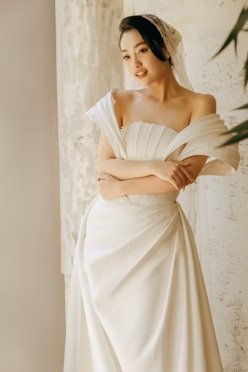 Hồi tháng 7/2022, sau khi giành vương miện Hoa hậu các Dân tộc Việt Nam, cô vướng tin đồn cặp đại gia. Nhanh chóng, Nông Thúy Hằng phủ nhận nghi vấn này. Ảnh: Sinh Viên Việt Nam.