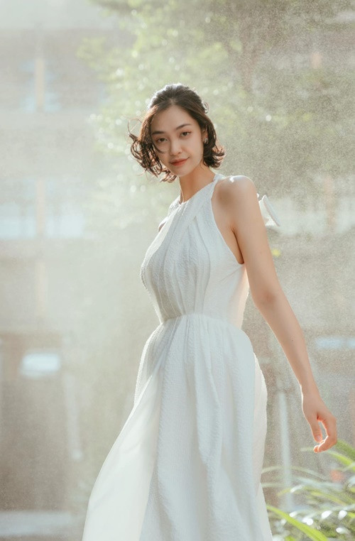 Mới đây, người đẹp tiết lộ, sau 3 năm hẹn hò, cô và người yêu đã “đường ai nấy đi”. Ảnh: FBNV.