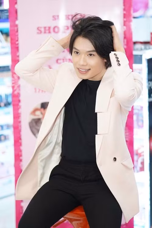 Quản lý của Trúc Nhân chia sẻ trên Zing, khi đó, cả 2 di chuyển với tốc độ rất chậm. Ảnh: Saostar.