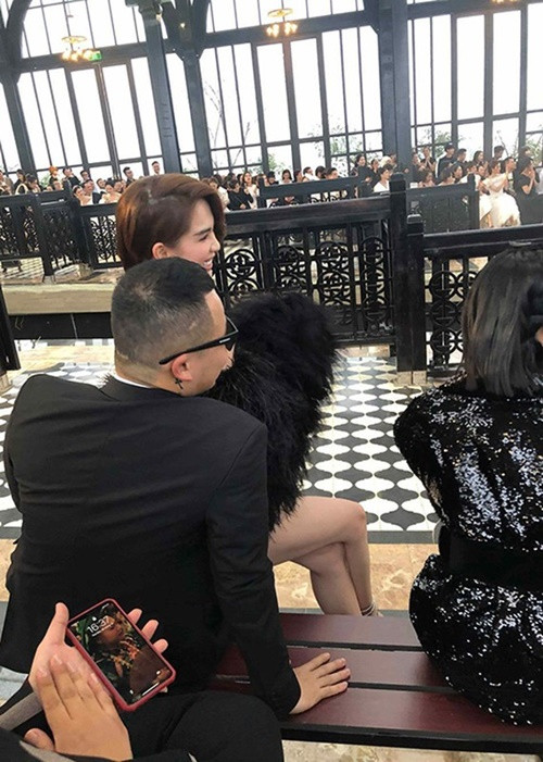 Sau khi làm hòa, Ngọc Trinh và Khắc Tiệp ngày càng thân thiết. Cặp ông bầu - chân dài thường xuyên đi du lịch, chụp ảnh, ăn uống cùng nhau thân thiết như đôi tình nhân dù có thời gian Ngọc Trinh có người yêu. Ảnh: Yan.