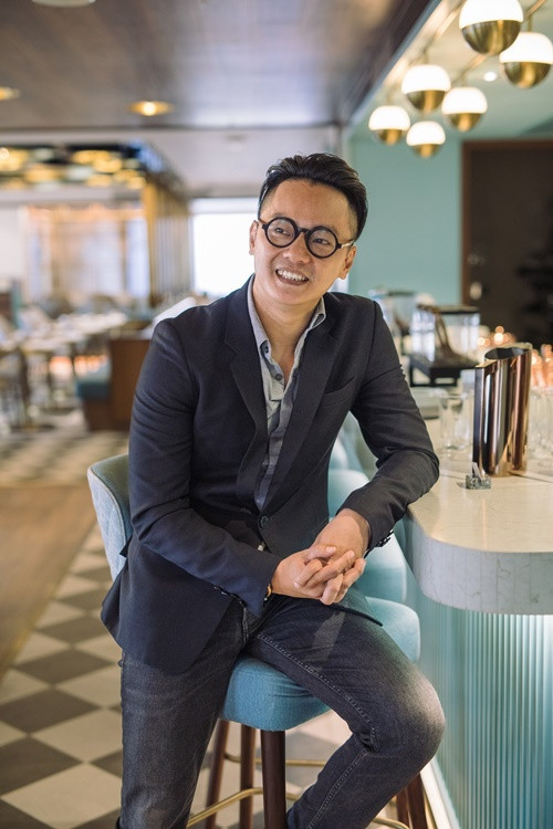 Trần Nhật Minh chuộng mặc vest kết hợp với sơ mi. Ảnh: FBNV.