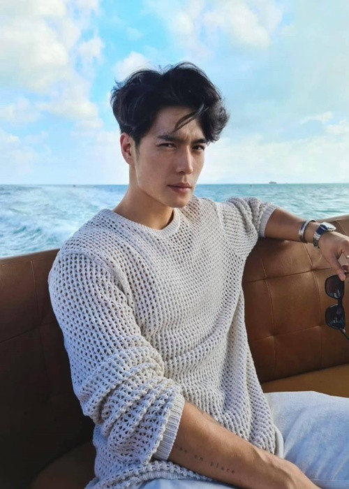 Huy Trần sở hữu gương mặt nam tính cùng body săn chắc. Ảnh: FBNV.