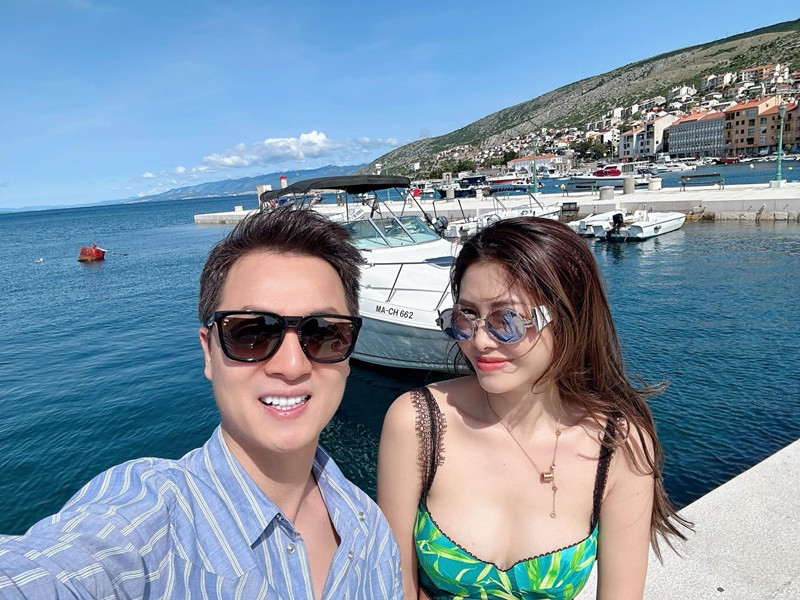 Trên trang cá nhân, Đăng Khôi - Thủy Anh vừa đăng tải loạt ảnh đi du lịch nhân dịp 10 năm ngày cưới.